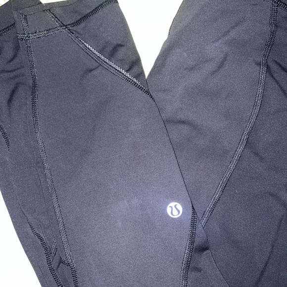 Black lululemon leggings with pockets - Picture 5 of 6